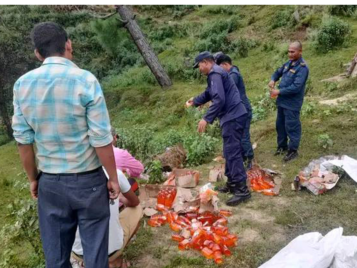 दार्चुलामा प्रहरीद्वारा अवैध मदिरा नष्ट 